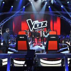 Los finalistas de 'La voz 3' esperan el veredicto de los coaches en la final