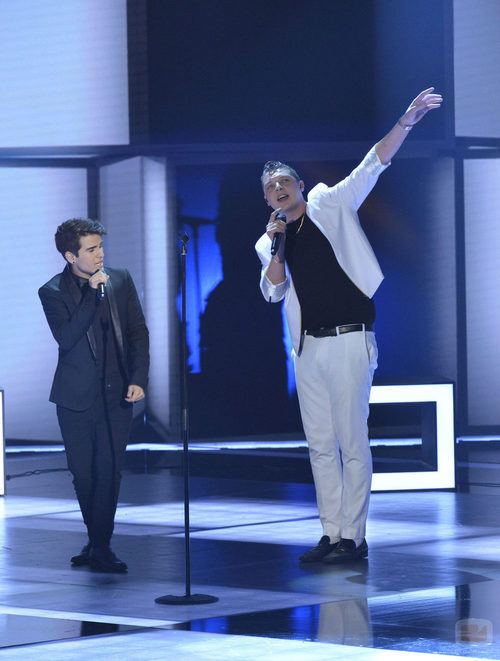 Maverick y John actúan juntos en la final de 'La voz 3'