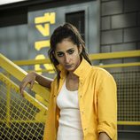 Alba Flores posa como Saray en 'Vis a vis'