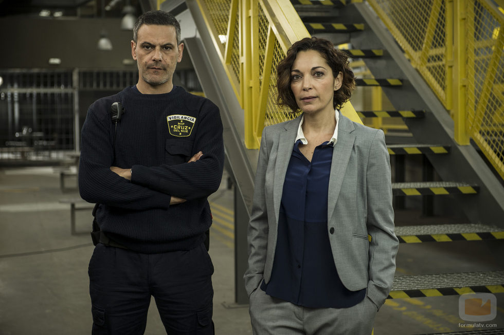 Fabio (Roberto Enríquez) y Miranda (Cristina Plazas) en 'Vis a vis'