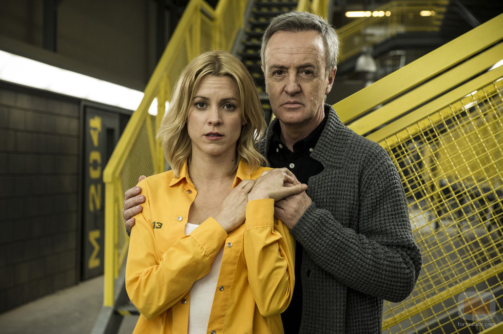 Macarena (Maggie Civantos) y Leopoldo Ferreiro (Carlos Hipólito) en 'Vis a vis'