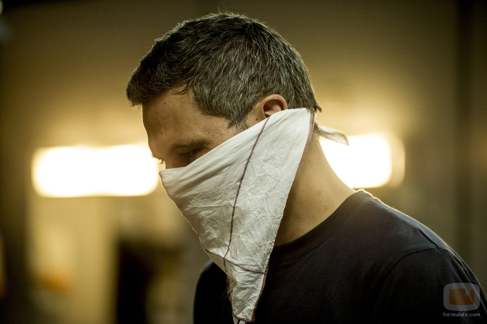 Fabio se tapa la cara en el undécimo capítulo de 'Vis a vis''