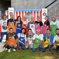 Paula Prendes y los concursantes de 'Cocineros al volante' posando en la presentación