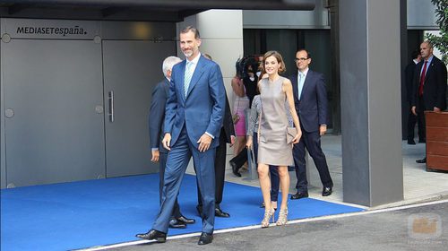 Felipe y Letizia en Mediaset España con motivo de su 25 aniversario