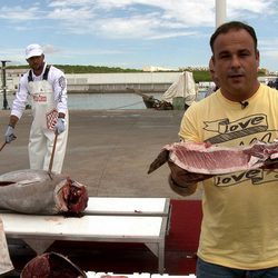 Ángel León acude al "ronqueo" de atún en Cádiz en el segundo capítulo de 'El Chef del Mar'