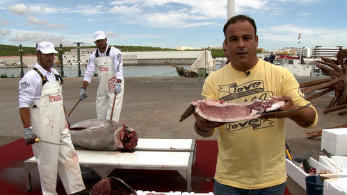 Ángel León acude al "ronqueo" de atún en Cádiz en el segundo capítulo de 'El Chef del Mar'