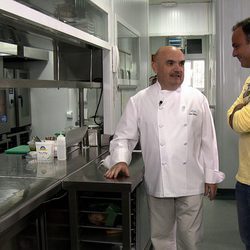 Ángel León visita las cocinas gaditanas en el segundo capítulo de 'El Chef del Mar'