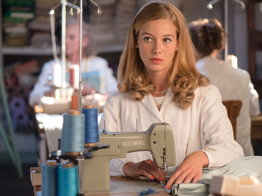 Charlotte Vega, como Lucía Márquez, en 'Velvet'