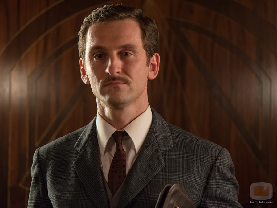 Raúl Arévalo es Víctor en 'Velvet'