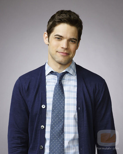 Jeremy Jordan es Winslow Schott en 'Supergirl'