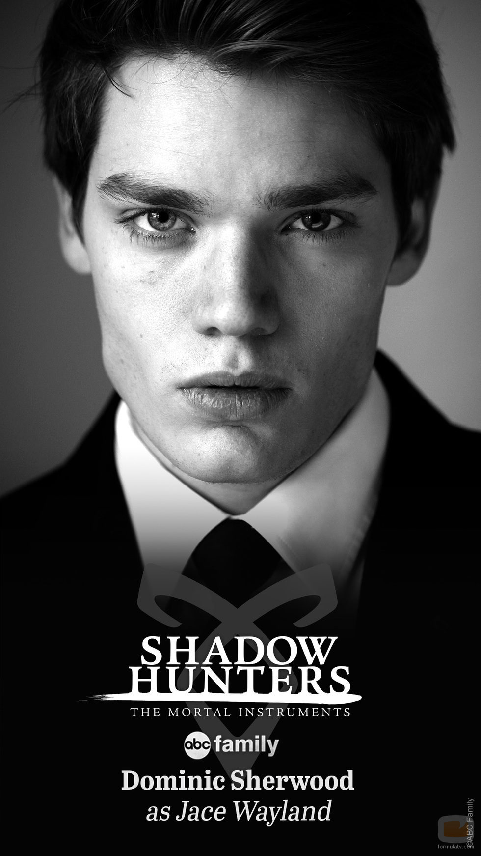 Dominic Sherwood es Jace Wayland en 'Shadowhunters: The Mortal Instruments'