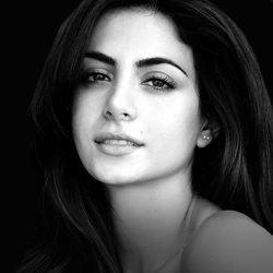 Emeraude Toubia es Isabelle Lightwood en 'Shadowhunters: The Mortal Instruments'
