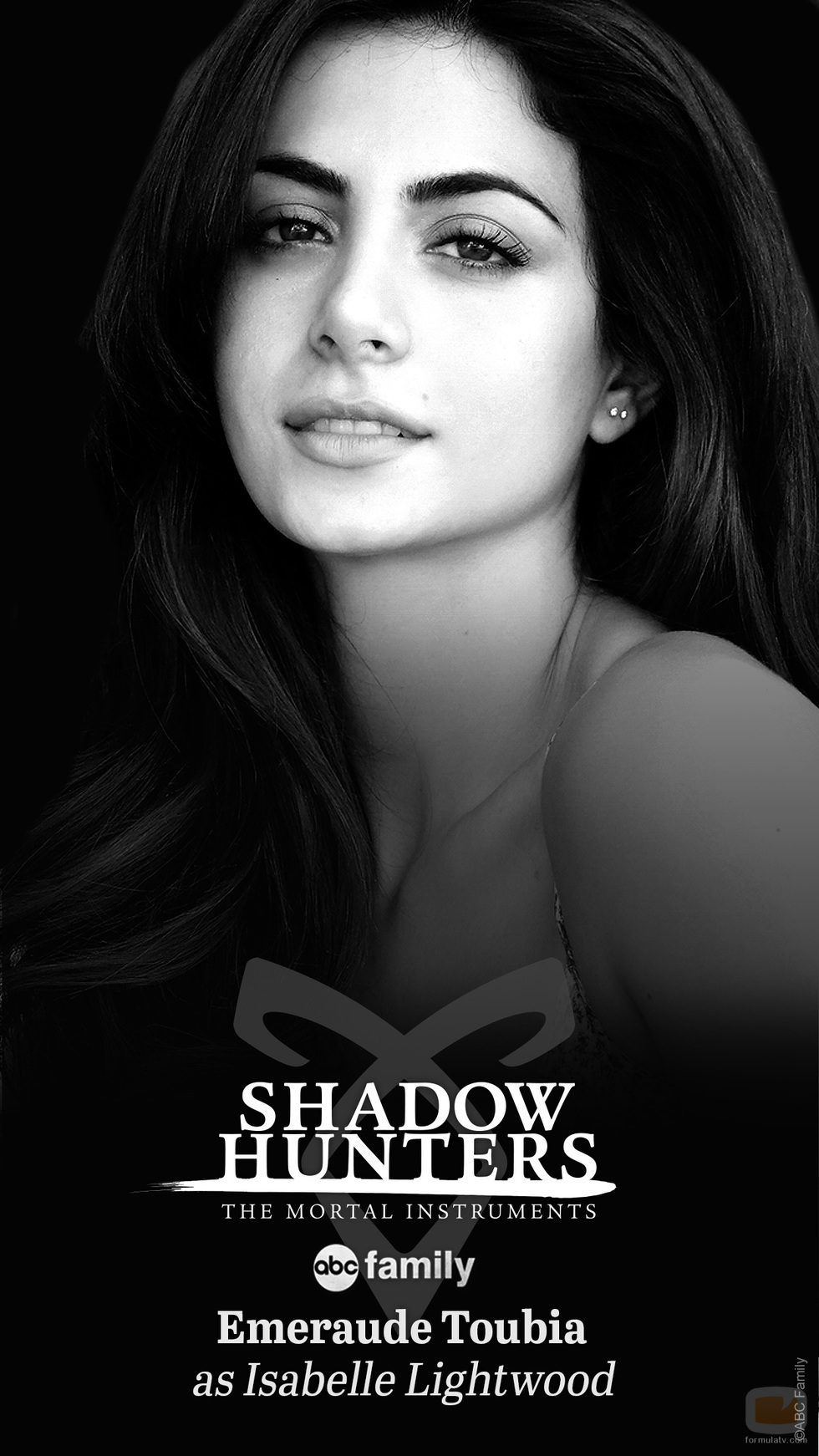 Emeraude Toubia es Isabelle Lightwood en 'Shadowhunters: The Mortal Instruments'