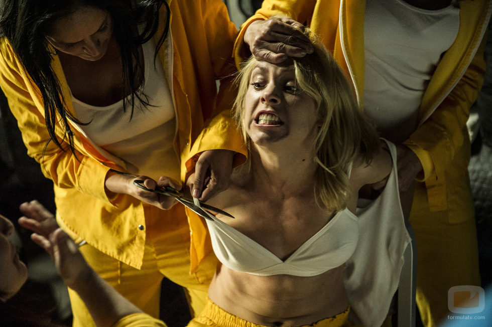 Anabel la da un ultimátum a Macarena en el sexto capítulo de 'Vis a vis'