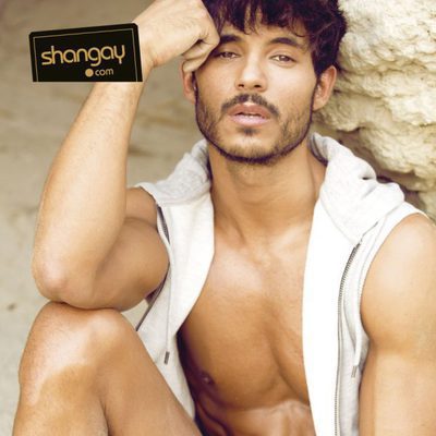 Diego Martínez seduce a la cámara para la revista Shangay