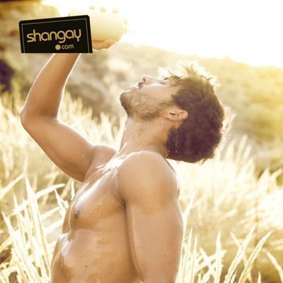 Diego Martínez se refresca entero para la revista Shangay