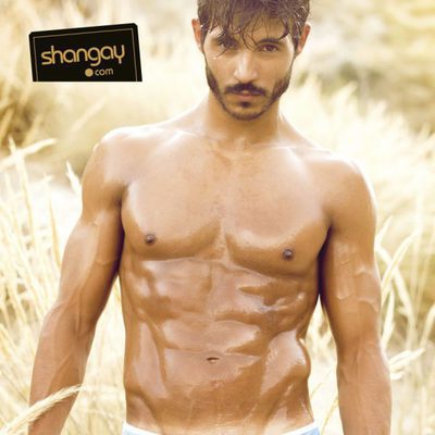 Diego Martínez, cuerpazo de verano en la revista Shangay