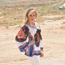 Lisi Linder posa muy elegante en Almería para 'Mar de plástico'