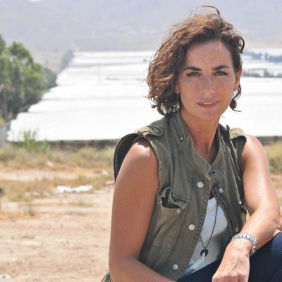 Belén López con un look campestre posa en Almería para 'Mar de plástico'