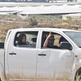 Rodolfo Sancho y Nya de la Rubia grabando en un coche en 'Mar de plástico'