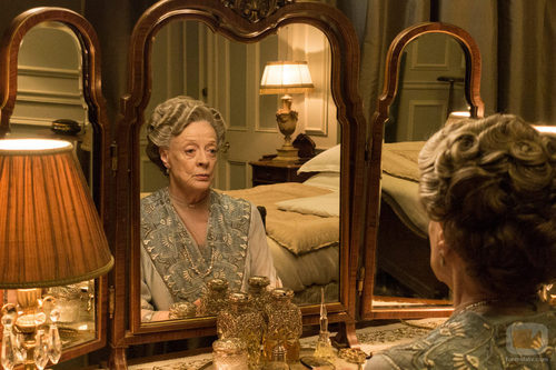 Violet Crawley posa para la foto promocional de 'Downton Abbey'