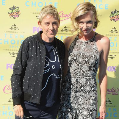 Ellen DeGeneres y Portia de Rossi en los Teen Choice Awards 2015