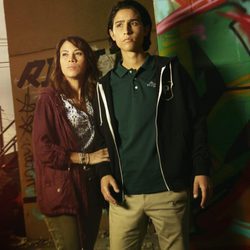 Elizabeth Rodríguez y Lorenzo James Henrie en 'Fear The Walking Dead'