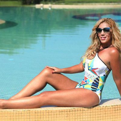 Rebeca Pous toma el sol para su reportaje en la revista Qué me dices