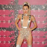 Miley Cyrus posó provocativa en la alfombra roja de los MTV VMA