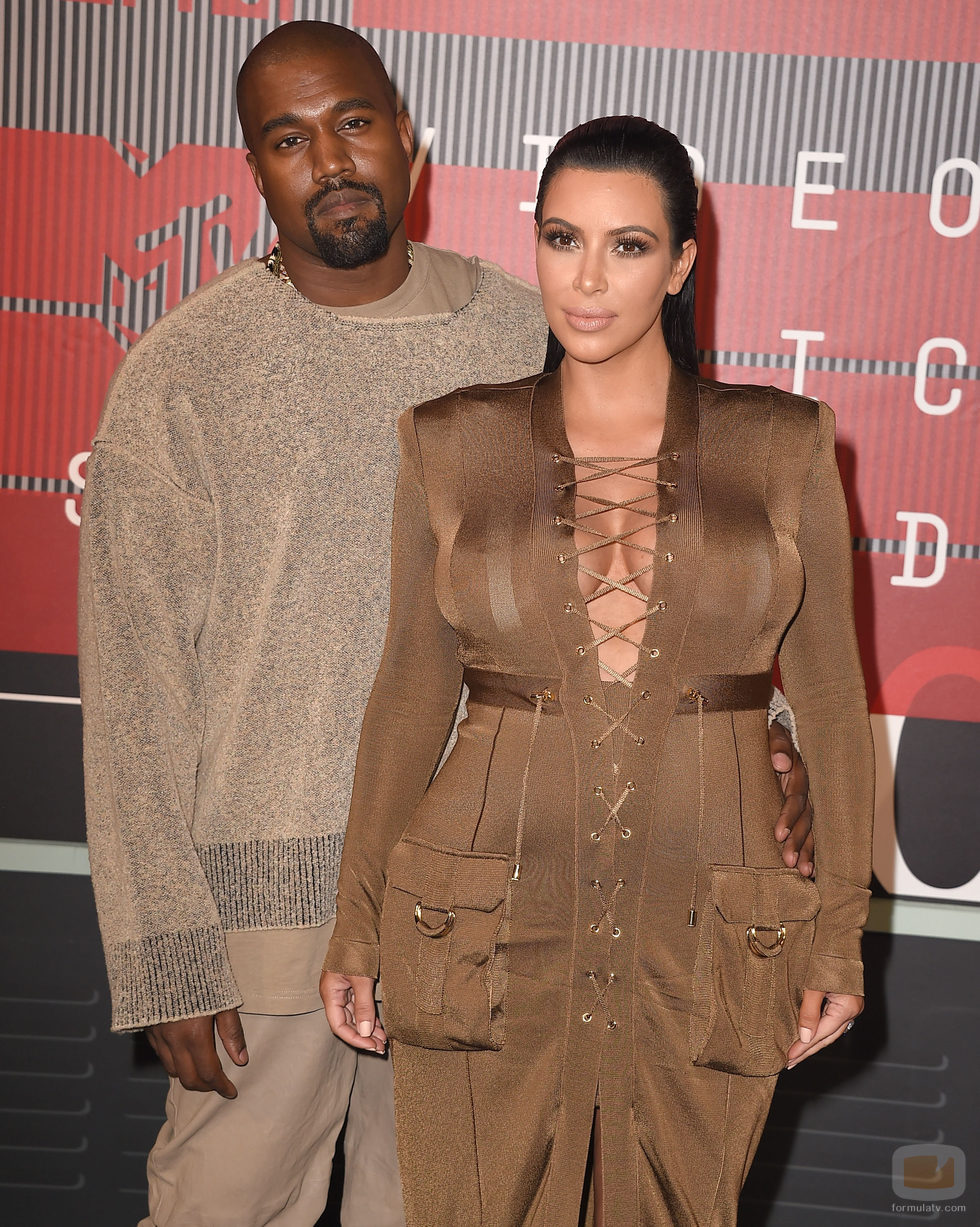 Kanye West y Kim Kardashian en los MTV Video Music Awards 2015