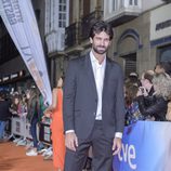 Rubén Cortada muy seductor en la alfombra naranja del FesTVal