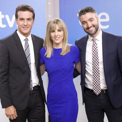Diego Losada, Ana Ibáñez y Roi Groba, presentadores del Telediario Matinal