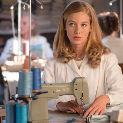 El nuevo personaje Lucía Márquez interpretado por la actriz Charlotte Vega en 'Velvet'