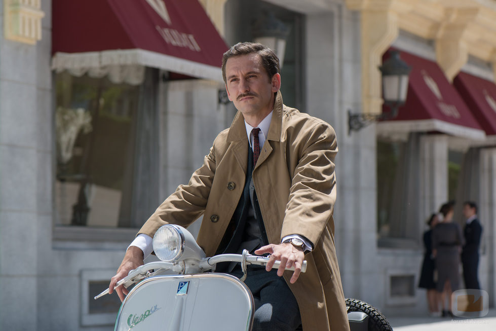 Raúl Arévalo interpreta al nuevo secretario, Víctor, en la nueva temporada de 'Velvet'