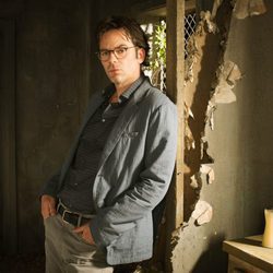 Billy Burke interpreta a Mitch Morgan, un patólogo veterinario en 'Zoo'