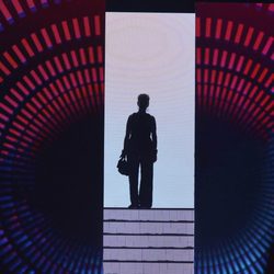 Mercedes Milá inaugura la entrada al plató de 'Gran Hermano 16'