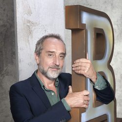 Gonzalo de Castro interpreta a Pablo, director de la revista en 'B&b, de boca en boca'
