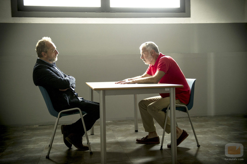 Gonzalo de Castro y Adolfo Fernández en un momento crítico en los nuevos capítulos de 'B&b, de boca en boca'