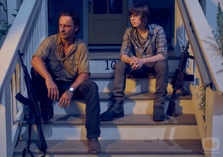 Andrew Lincoln y Chandler Riggs son Rick y Carl Grimes en la sexta temporada de 'The Walking Dead'