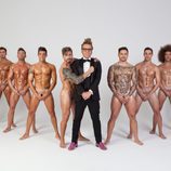 Lukas, totalmente desnudo en Primera Línea