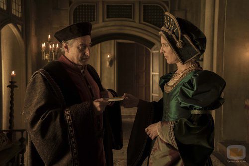 Margarita de Habsburgo conversa con Mercurino en 'Carlos, Rey Emperador'