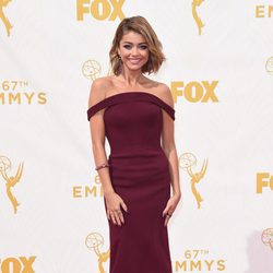 Sarah Hyland en la alfombra roja de los Emmys 2015