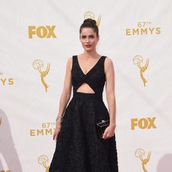 Amanda Peet en la alfombra roja de los Emmy 2015