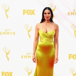 Padma Lakshmi en los Emmys 2015