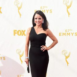 Julia Louis-Dreyfus en la alfombra roja de los Emmy 2015