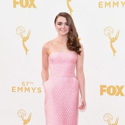 Maisie Williams en los Emmy 2015