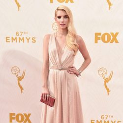 Emma Roberts en la alfombra roja de los Emmy 2015