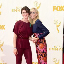 Judith Light y Gaby Hoffmann en los Emmy 2015
