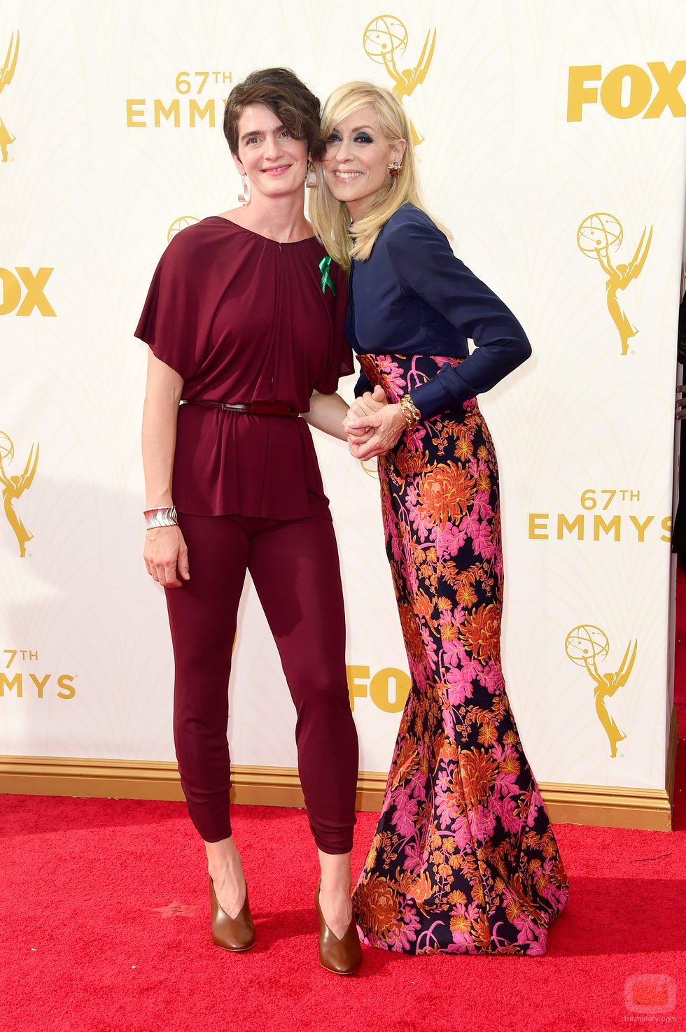 Judith Light y Gaby Hoffmann en los Emmy 2015