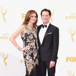 Desiree Gruber y Kyle MacLachlan en los Emmys 2015